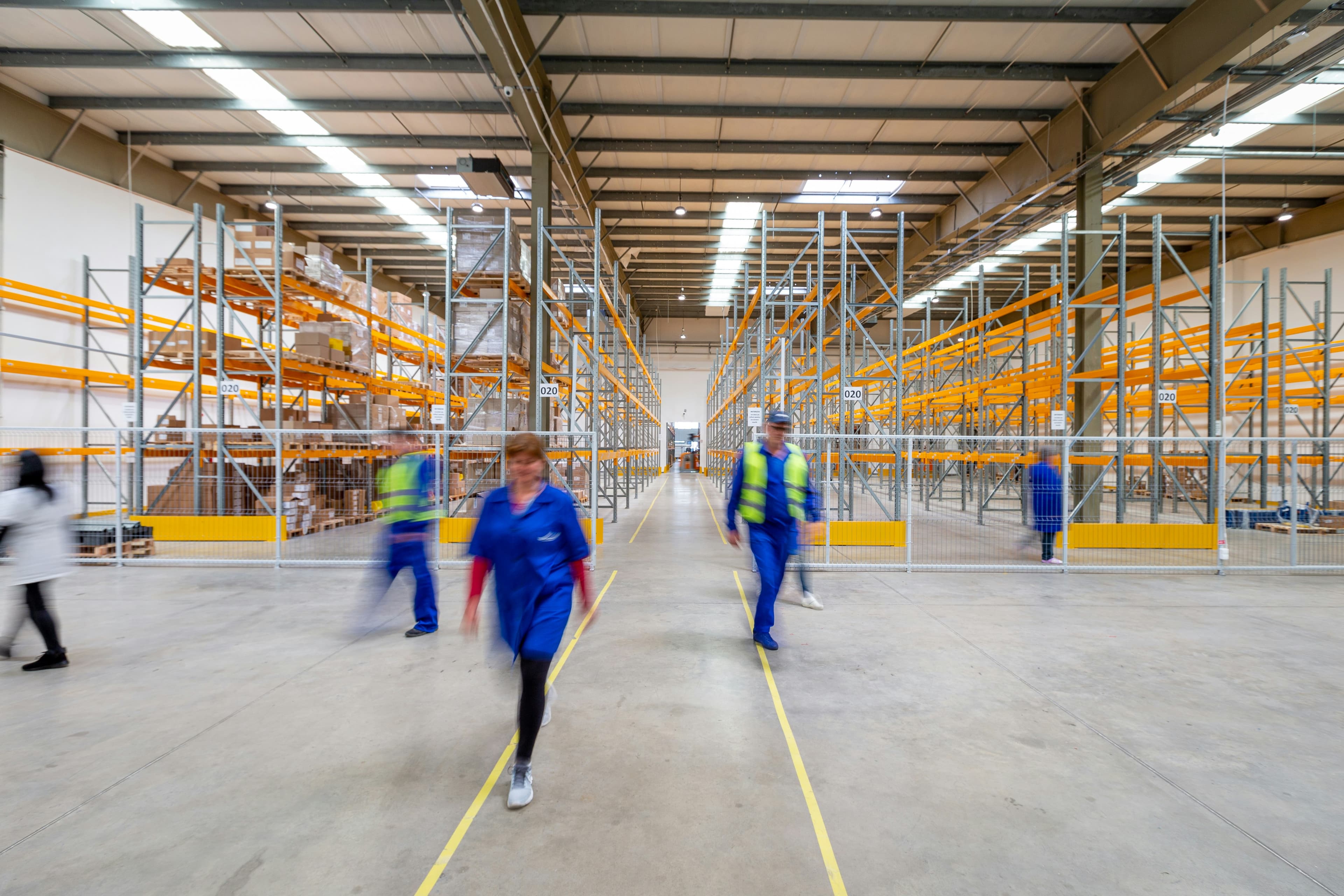 UK Freight Broker vs Digital Platform: What Shippers Should Know